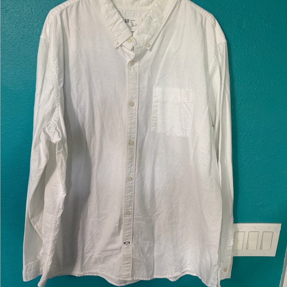 GAP Men's White Button-Down Oxford Shirt